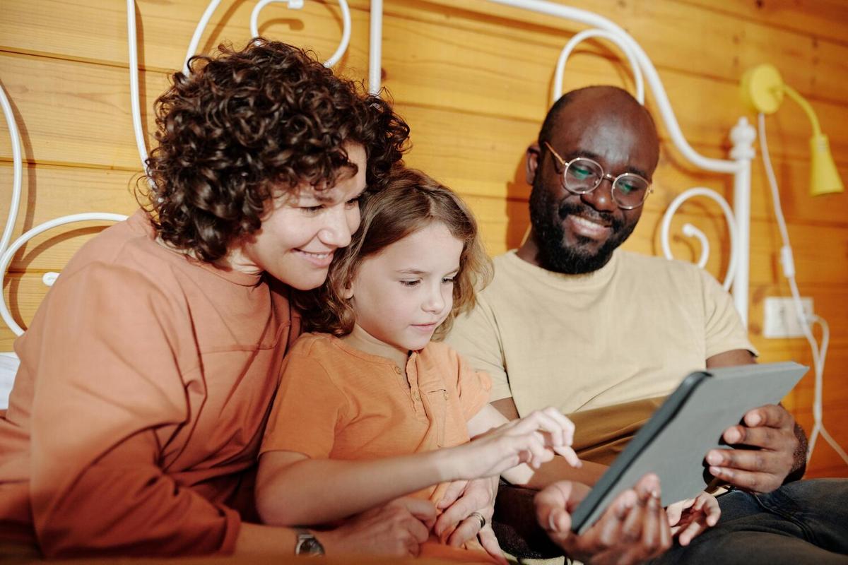 Voice Assistants in Parenting: A New Era of Family Communication